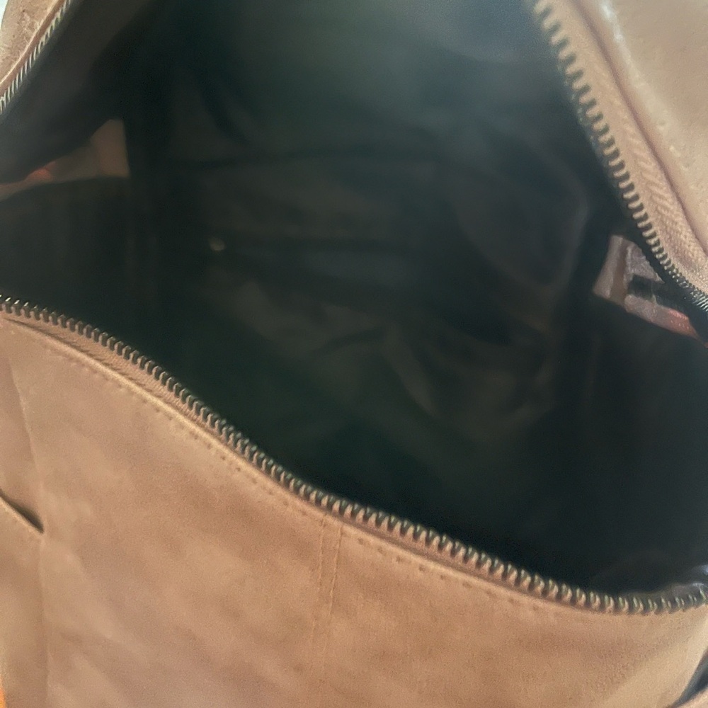 ✨Backpack✨ - Picture 3 of 3